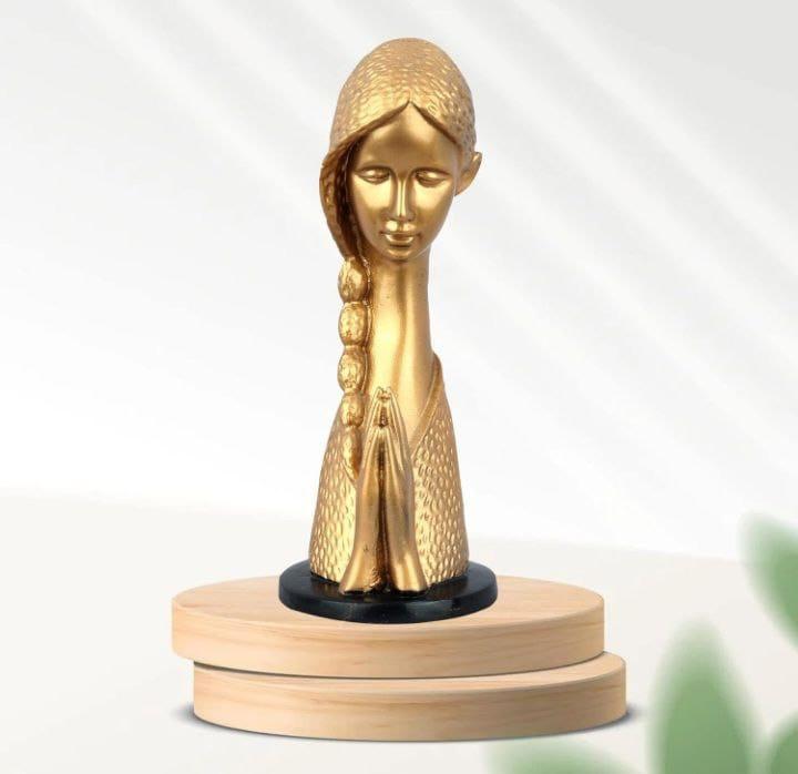 Golden Grace Lady – Peaceful Praying Sculpture